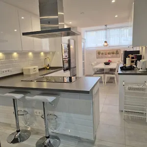 https://modern-high-spec-three-bedroom-duplex-apartment.1costadelsol.com